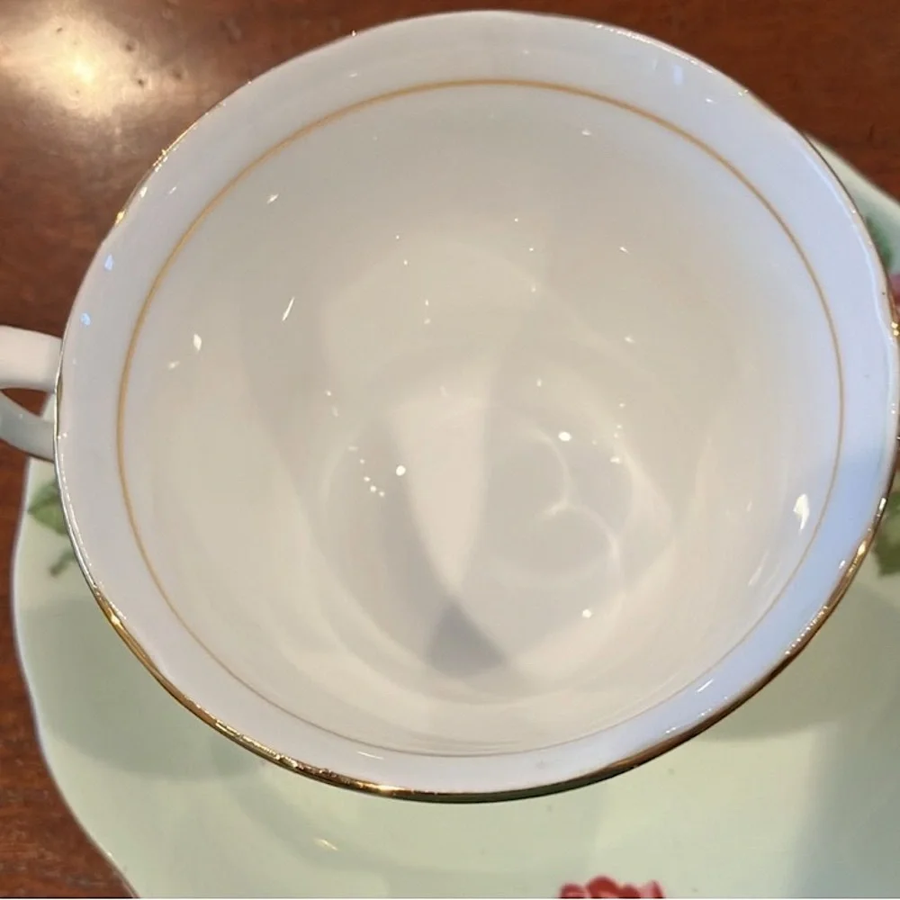 Colclough vintage bone China tea cup & saucer, pink roses on green & white - Picture 4 of 11